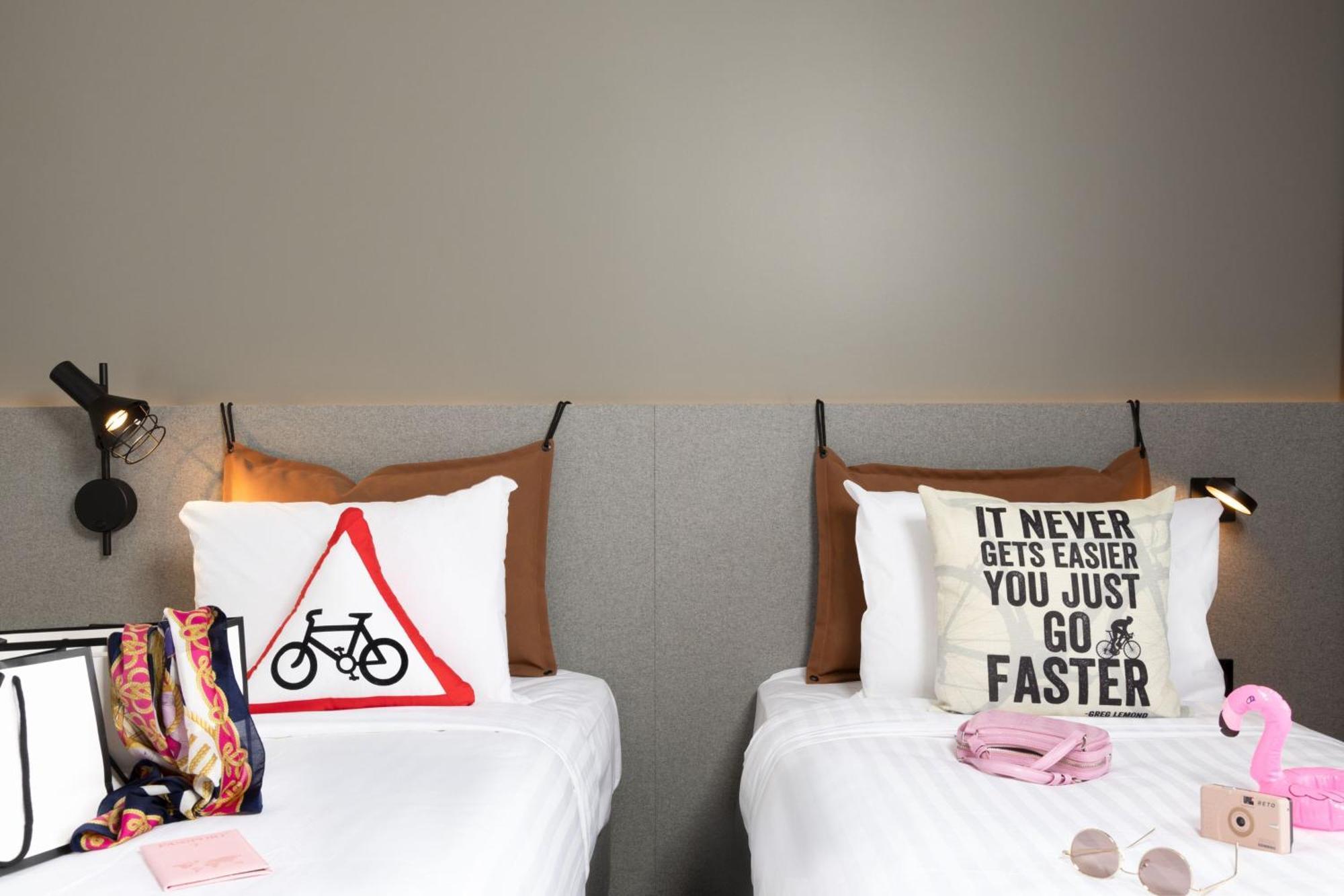 Moxy Paris Clamart Esterno foto