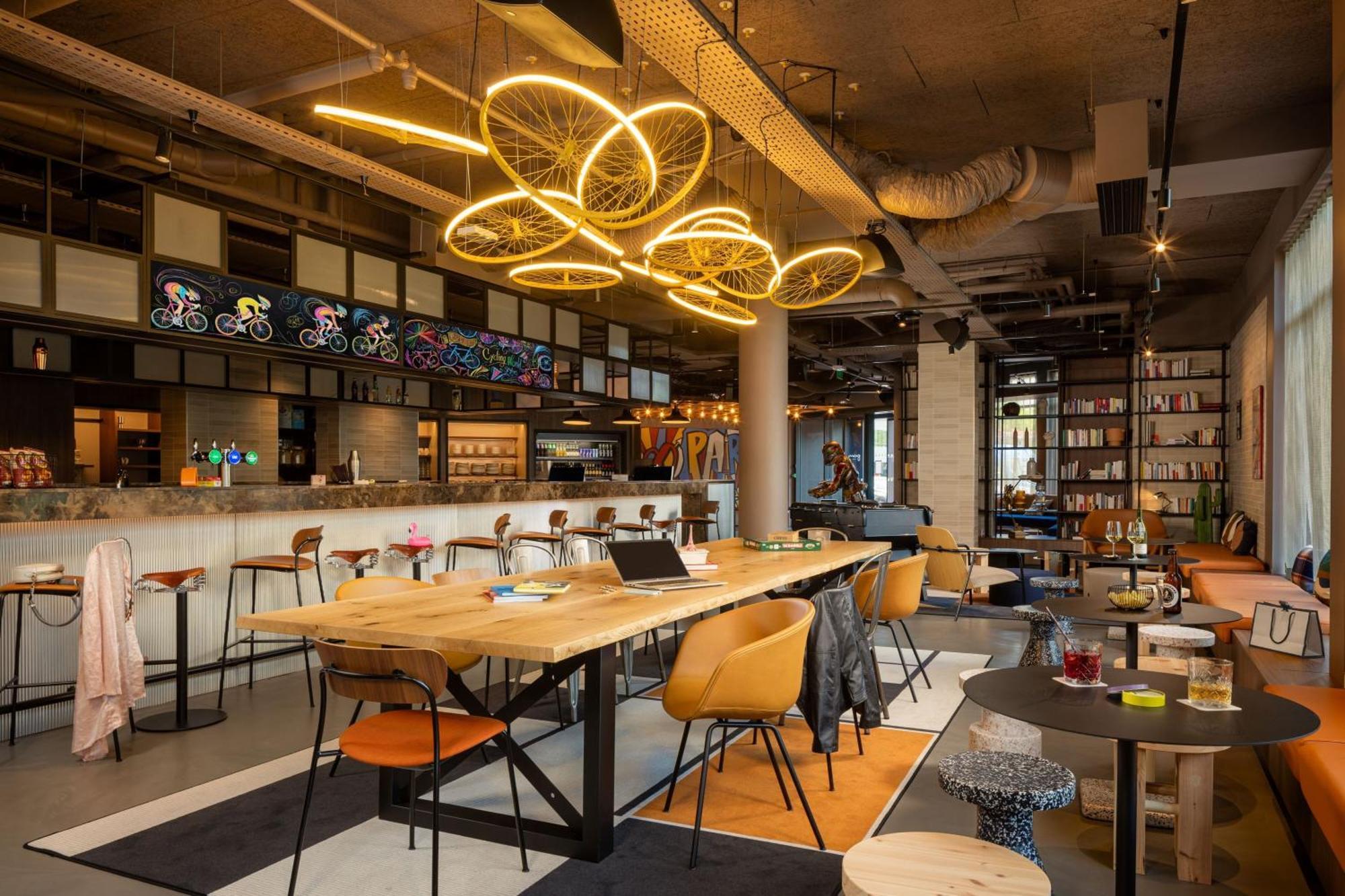 Moxy Paris Clamart Esterno foto